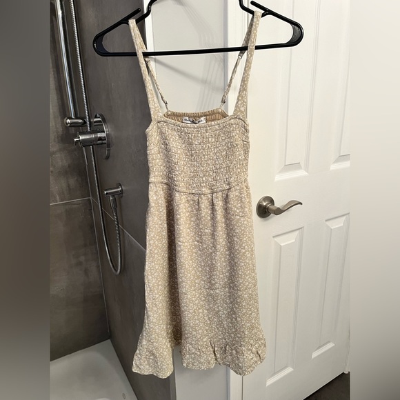 Abercrombie & Fitch Green Smocked Floral Dress, Size XXS - Picture 2 of 4